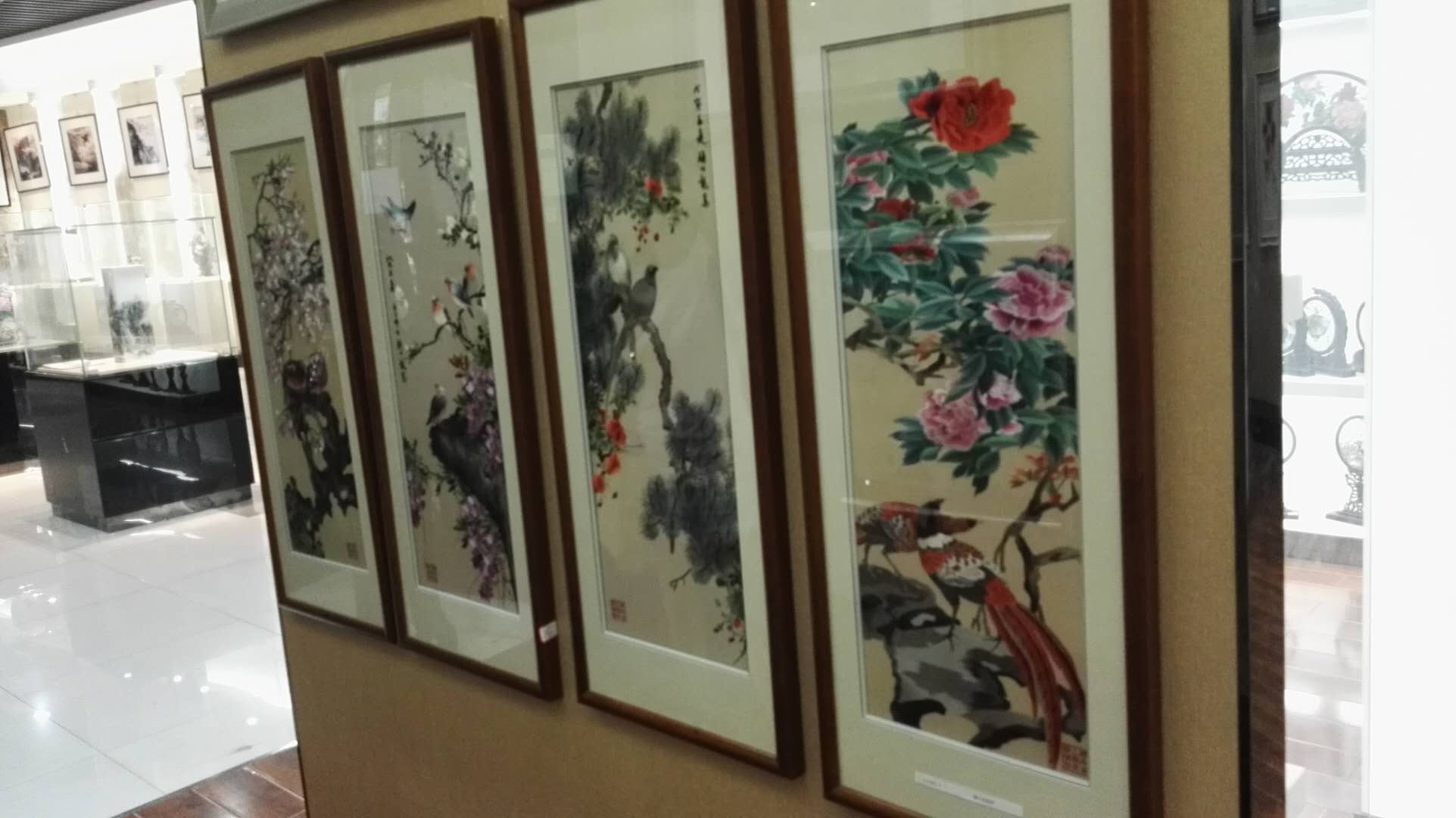 雪峰花开·福耀星城 易晓明书画艺术展暨湖南省工艺美术品免费参观实践活动侧记